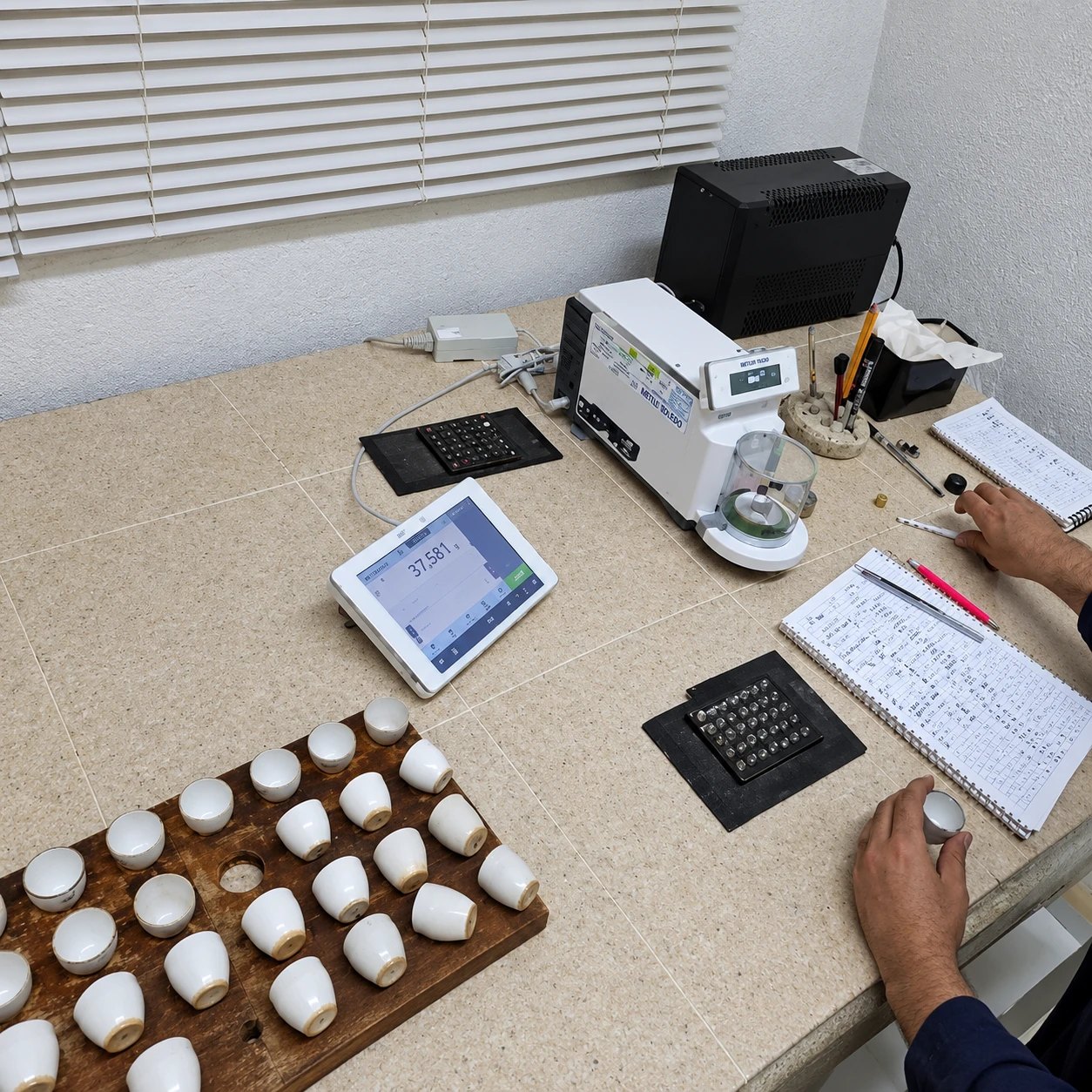 Plant laboratory micro-balance for weighing gold and silver